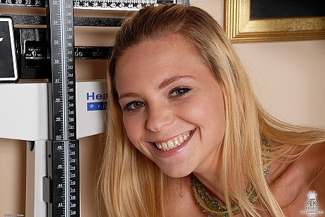 Bonde amateur Destiny strips at the casting before getting her snatch toyed - Image 9 of 20  in Big Clit category   featuring Destiny Garnet 