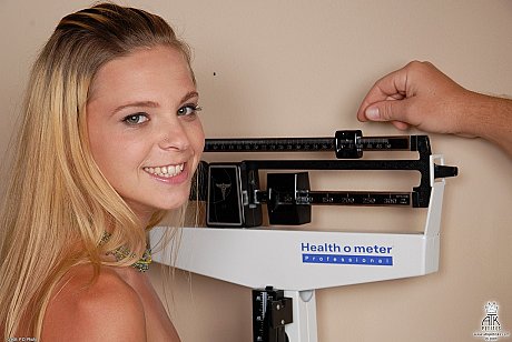 Bonde amateur Destiny strips at the casting before getting her snatch toyed - Image 11 of 20  in Big Clit category   featuring Destiny Garnet 