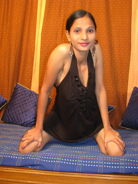Indian solo girl GF lady fondles her saggy tits while showing her hairless twat - #695725