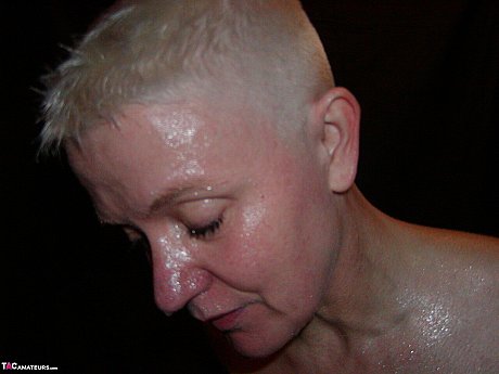 Cougar blonde Tiffany Pearl sticks a glass dildo in her massive butt - Image 5 of 16  in Close Up category   featuring Tiffany Pearl 