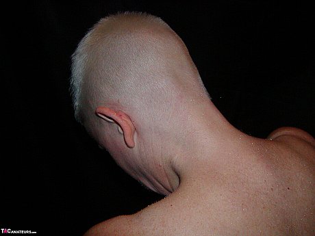 Cougar blonde Tiffany Pearl sticks a glass dildo in her massive butt - Image 8 of 16  in Close Up category   featuring Tiffany Pearl 