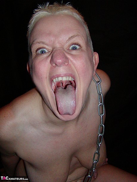 Cougar blonde Tiffany Pearl sticks a glass dildo in her massive butt - Image 11 of 16  in Close Up category   featuring Tiffany Pearl 