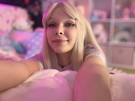 Cute OnlyFans babe Little Kitty shed her shirt and shows off her tiny boobs - Image 12 of 15  in Close Up category  