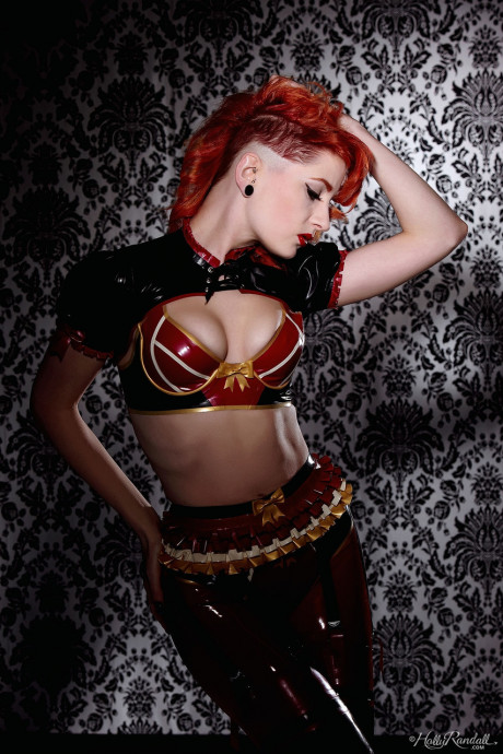 Ginger Head sweety Ulorin Vex shows her tiny titties and poses in leather high heels - #1408146