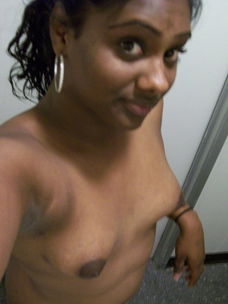Ebony young Paris takes selfies while showing her gigantic ass & puffy nipples - Image 10 of 20  in Babe category  