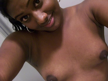 Ebony young Paris takes selfies while showing her gigantic ass & puffy nipples - Image 14 of 20  in Babe category  