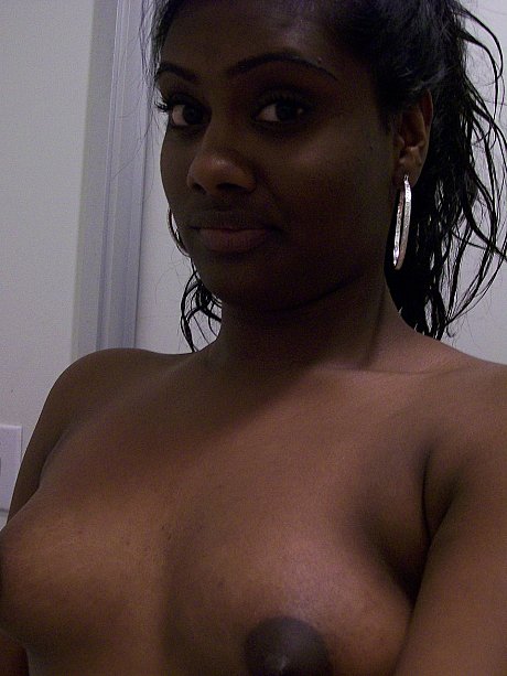 Ebony young Paris takes selfies while showing her gigantic ass & puffy nipples - Gallery #2835
