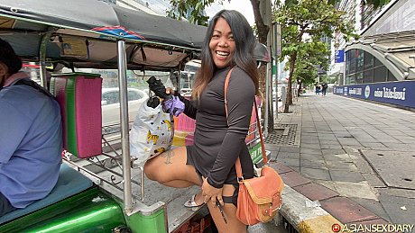 Chubby chinese babe Oam F shows off her great ass and her shaved twat - Image 6 of 21  in Legs category   featuring Oam F