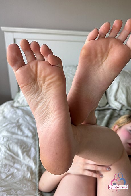 ATK Girlfriends undressed XXX - Image 11 of 21  in Big Clit category   featuring Dez Hansen 