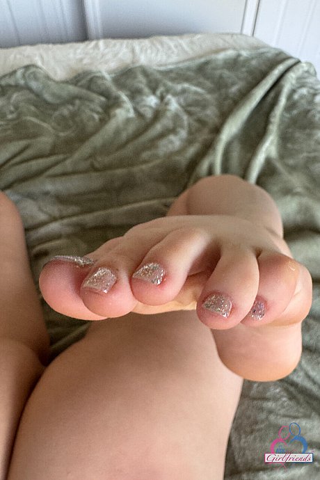 ATK Girlfriends undressed XXX - Image 13 of 21  in Big Clit category   featuring Dez Hansen 