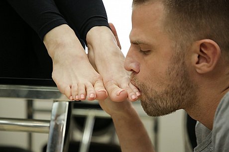 Blondy petite whore lady with foot fetish Nesty gives her snatch for a nice wrench - Image 5 of 18  in Pussy category   featuring Vince Carter 