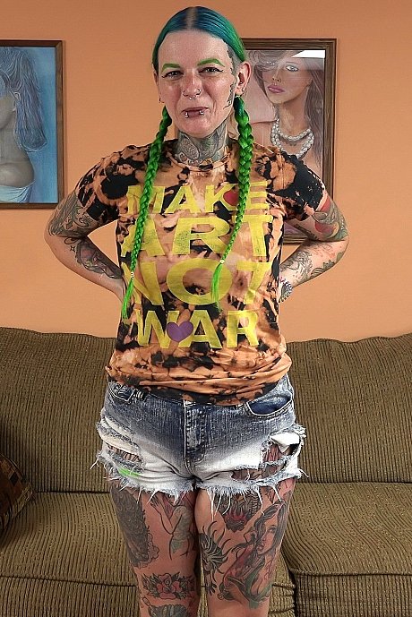 Green-haired chick Vibe Ryder unveils her tattoo-covered body & gives a blowjob - Image 2 of 21  in Amateur category   featuring Logan Drake, Vibe Ryder 