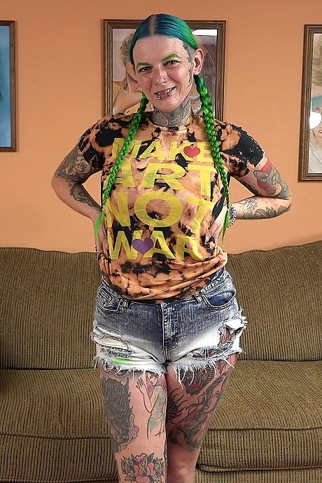 Green-haired chick Vibe Ryder unveils her tattoo-covered body & gives a blowjob - Image 3 of 21  in Amateur category   featuring Logan Drake, Vibe Ryder 