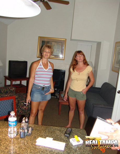 USA swinger Tracy blow and her girlfriend arrange an evening of drink and sex - #147839