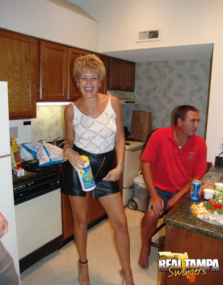 USA swinger Tracy blow and her girlfriend arrange an evening of drink and sex - #147844