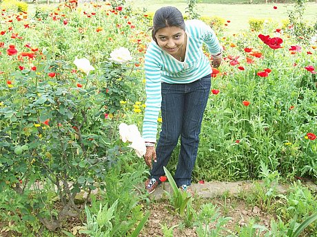 Indian lady gf woman models for naked nude shoot during her honeymoon - Image 4 of 10  in Outdoor category  