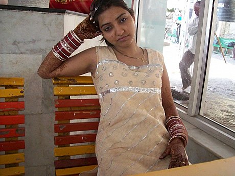 Indian lady gf woman models for naked nude shoot during her honeymoon - Image 9 of 10  in Outdoor category  