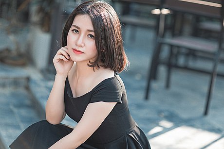Glamorous asian babe posing in her elegant black dress in public - Gallery #7677