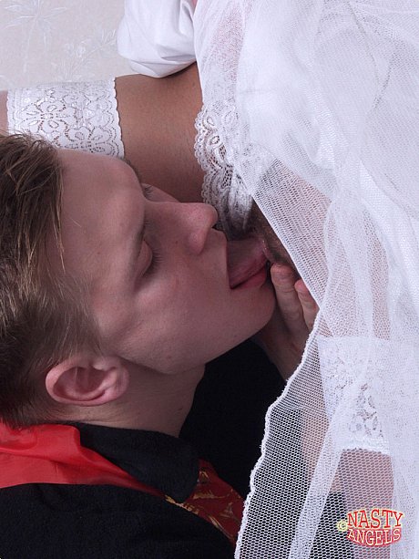 Lusty bride Lidia gets orally pleased and dicked by her best man man guy - Image 5 of 20  in Close Up category   featuring Pavel, Lidia 