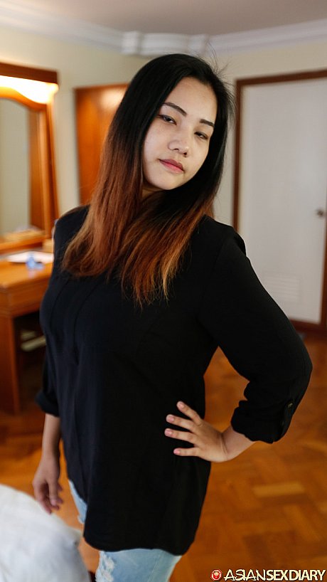 Gorgeous asian babe Meew shows off her gorgeous enormous boobies up close - Image 2 of 20  in Pussy category   featuring Meew 