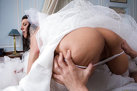 European MILF Simony Diamond giving huge schlong oral sex in wedding dress - Image 10 of 13  in Ass category   featuring Danny D, Simony Diamond 