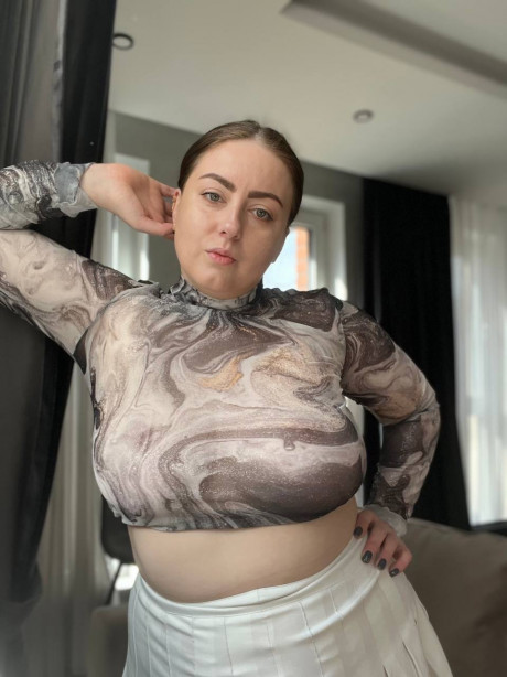 Chubby OnlyFans cam babe Kristi KKK shows off her her monstrous booty - #939965