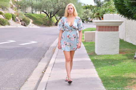 Blonde solo girl girlfriend chick Sophia-Iii pleasures her cunt with veggies and sex toys - #1331963