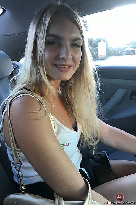 Slender blondy babe Hannah Hawthorne giving arousing views of her thick twat - Image 17 of 20  in Pussy category   featuring Hannah Hawthorne