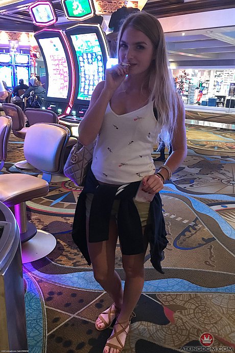 Slender blondy babe Hannah Hawthorne giving arousing views of her thick twat - Image 18 of 20  in Pussy category   featuring Hannah Hawthorne