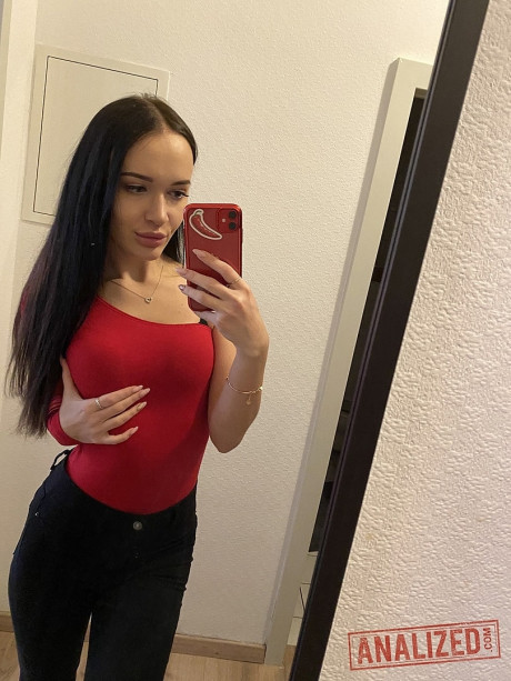 Dark-haired amateur Sasha Sparrow takes selfies of her enormous behind as she strips - #1168884