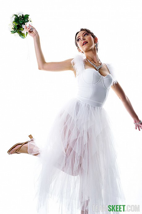 Bride Serena Hill gets involved in a 3some with her hubby & her mother-in-law - Image 2 of 21  in Lesbian category   featuring Oliver Flynn, Serena Hill, Ryan Keely 