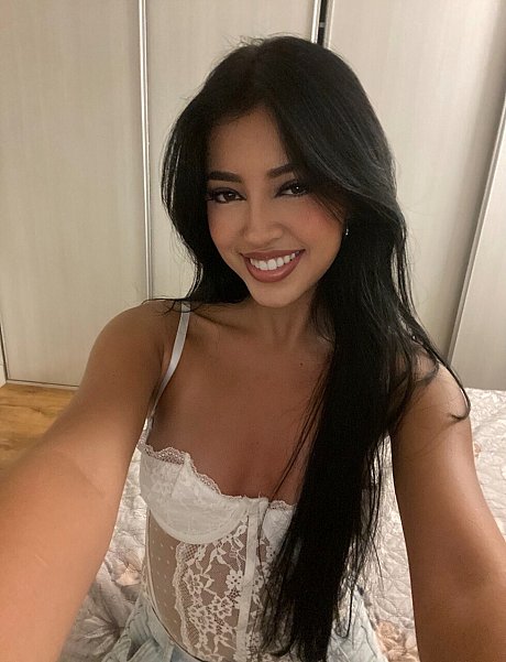 OnlyFans Viviana Vitale starring Viviana Vitale Hot Images - Image 6 of 20  in Legs category   featuring Viviana Vitale 