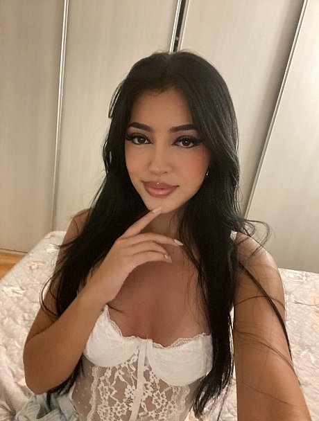 OnlyFans Viviana Vitale starring Viviana Vitale Hot Images - Image 19 of 20  in Legs category   featuring Viviana Vitale 
