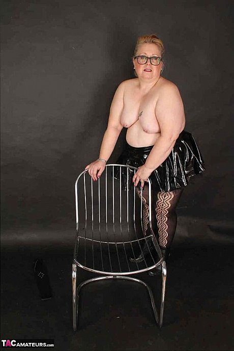 Thick older lady Lexie Cummings shows pierced cunt while paddling her giant butt - Image 20 of 20  in Amateur category   featuring Lexie Cummings
