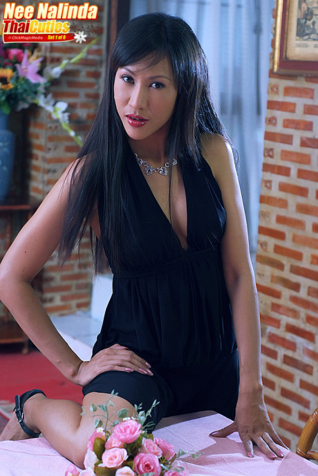 Stunning chinese lady gf woman Nee Nalinda slips off a ebony dress to get naked in heels - #479202