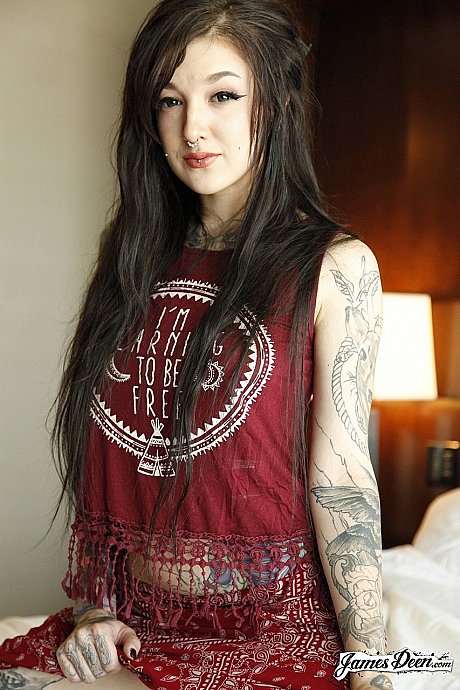 Pale tattooed emo bitch girlfriend woman Kelsi Lynn flaunts her colorful curves & spreads snatch - Image 3 of 16  in Masturbation category   featuring Kelsi Lynn 