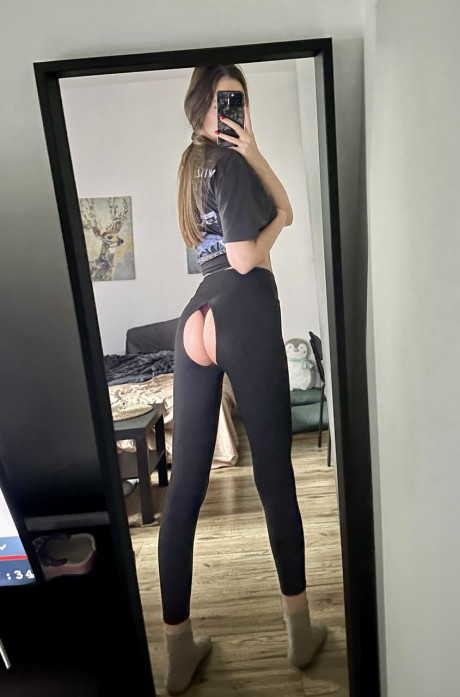 Lovely OnlyFans babe Koketo4ka shows her killer booty in her ripped pants - #1307709