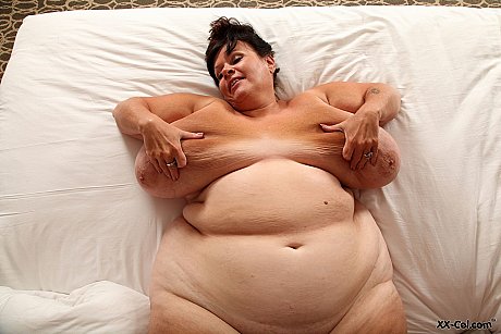 Amateur BBW Suzie Q exposing her huge body and huge titties & posing naked - Image 20 of 20  in Pussy category  