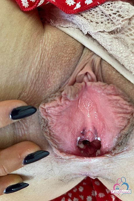 Amateur girlfriend Angel Youngs shows her large boobies and yummy muff up close - Image 13 of 20  in Pussy category   featuring Angel Youngs 