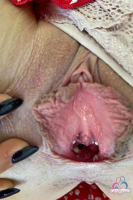 Amateur girlfriend Angel Youngs shows her large boobies and yummy muff up close - Image 14 of 20  in Pussy category   featuring Angel Youngs 