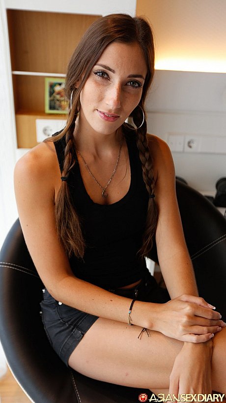 Cute amateur Stephanie does a hot striptease on her bed before POV sex - Image 3 of 21  in Pussy category   featuring Clea Gaultier 