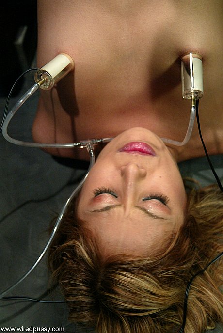 Wired cunt performed by Kat XXX Porn Pics - Image 4 of 20  in Lesbian category   featuring Kat 