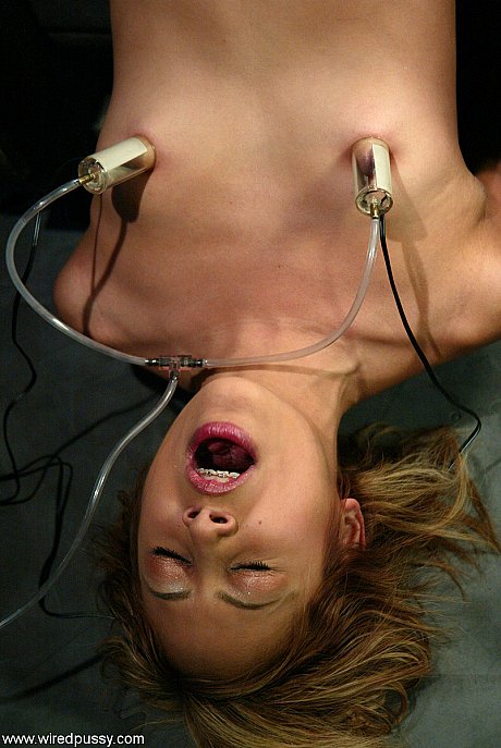 Wired cunt performed by Kat XXX Porn Pics - Image 11 of 20  in Lesbian category   featuring Kat 