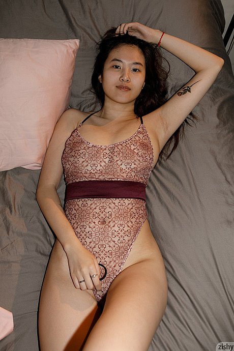 Fine amateur Barbie Qu peels off her undies to show her perfect undressed body - Image 4 of 12  in Babe category   featuring Barbie Qu 