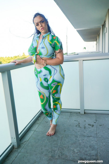 Pretty BBW Ryan Smiles bares her gigantic boobs while showing off her curves