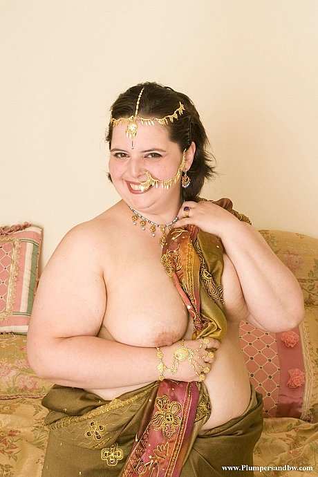 Meaty solo model with saggy boobs and a gigantic ass puts her hairy bush on display - Image 2 of 15  in Pussy category