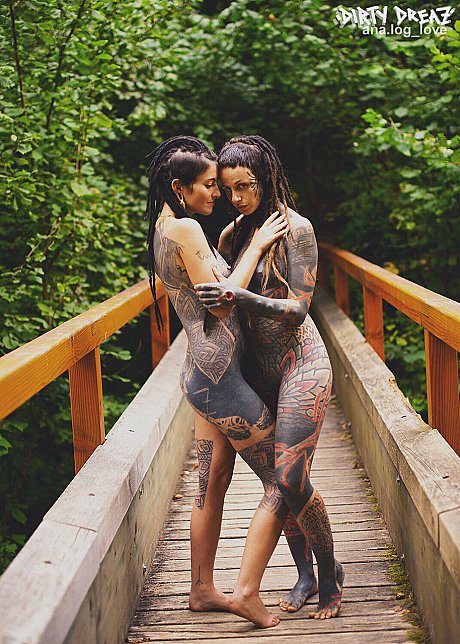 Heavily tattooed lesbians hold each other while totally nude on a bridge - Gallery #2797