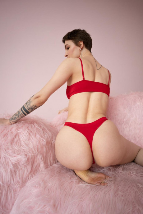 Short haired cutie Valentina flaunts her incredible tasty butt on a recliner - #1256827