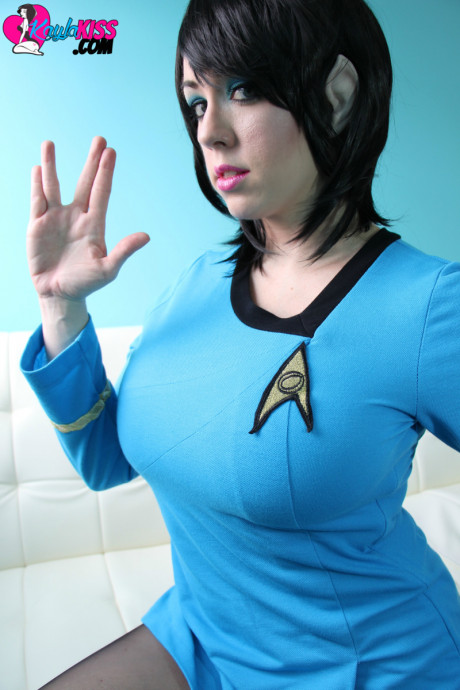 Cosplay skank girl Kayla Kiss gives a busty Star Trek performance with pasties - #4187