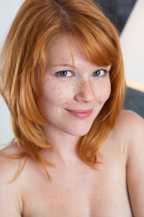 Czech teen Mia Sollis displays her fine freckled face & bald twat up close - #328903